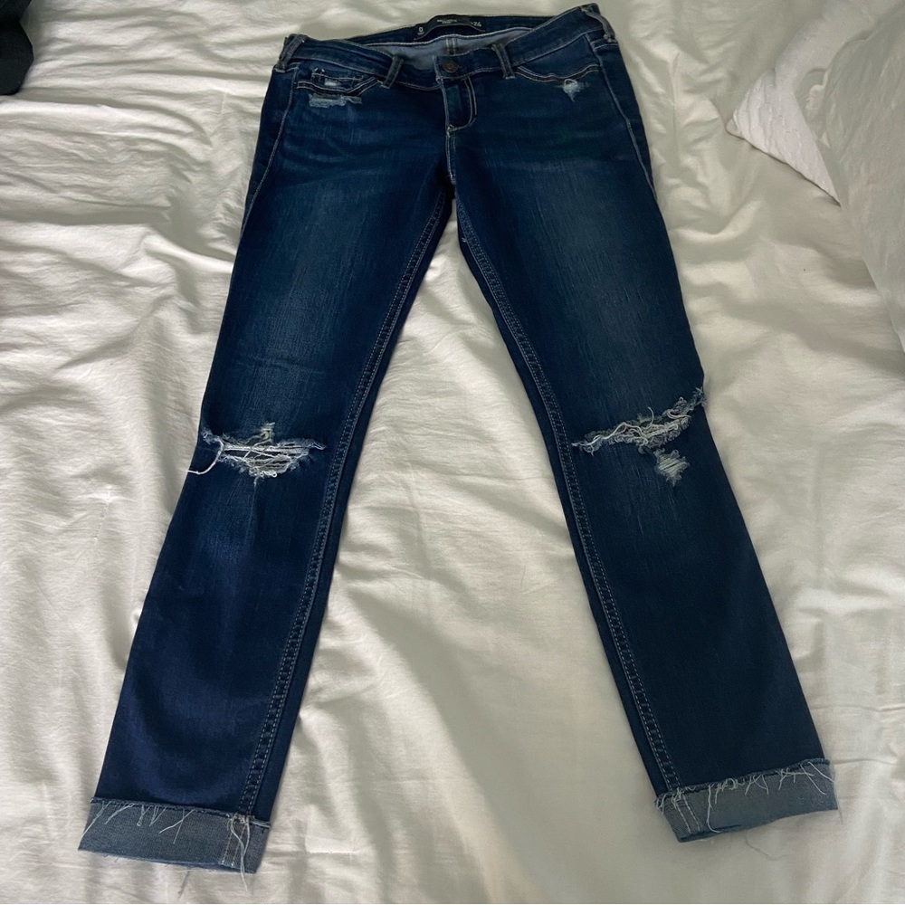 - Hollister distressed skinny cropped jeans. Size 24